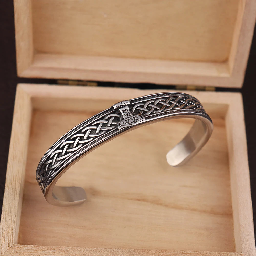 C-Shape Armreif – Edelstahlarmband im nordischen Stil (Gold oder Stahl)